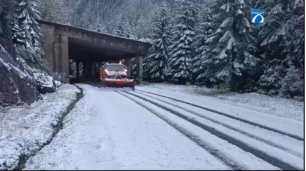Prima zăpadă din această toamnă pe Transfăgărăşan. Stratul măsoară 15 centimetri la Bâlea Lac VIDEO