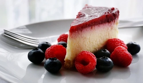 Cheesecake cu zmeură, reţetă gata în 30 de minute Ce ingrediente sunt necesare jpeg