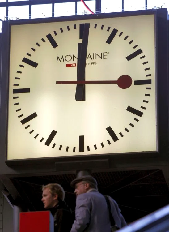 Trecem la ora de iarnă în noaptea de sâmbătă spre duminică.