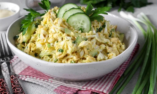 Salata de oua cu pui  Sursa foto shutterstock 2170072225 jpg