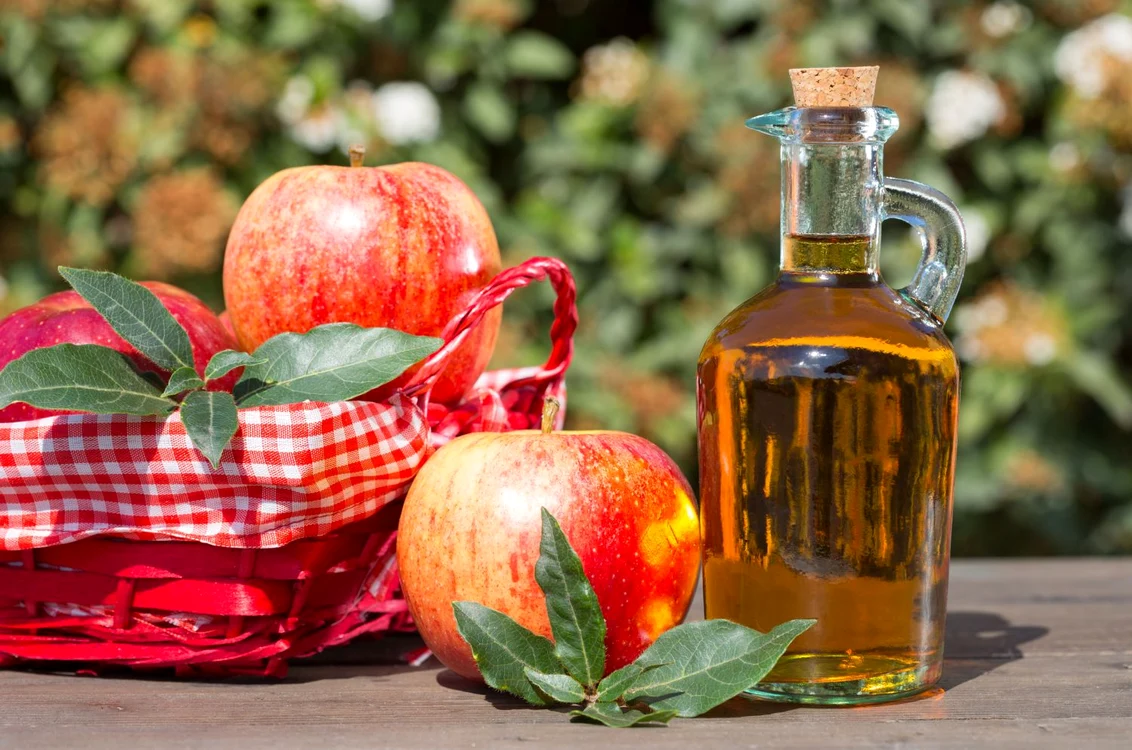 38609556   apple cider vinegar with a fresh apple jpeg