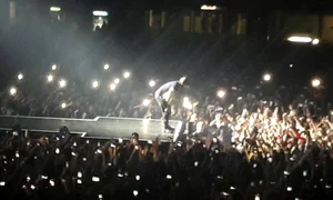 Enrique a cântat alături de spectatori jpeg