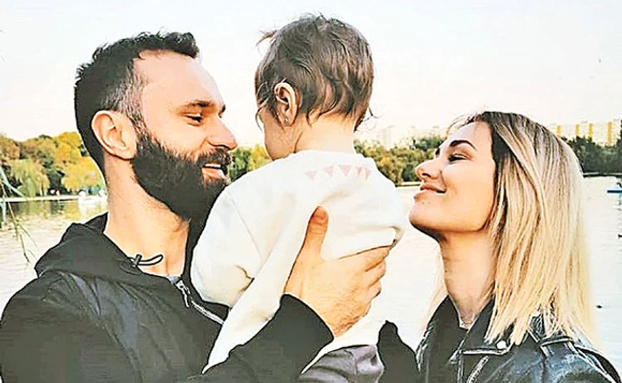 
    Cătălin şi Feli se bucură de fetiţa lor şi plănuiesc o nuntăfoto: arhivă personală  