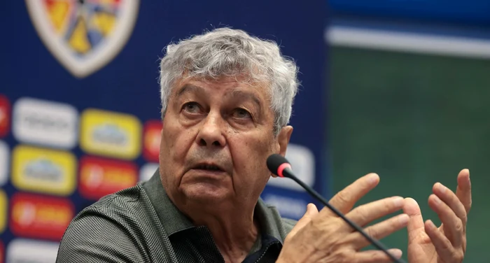 Mircea Lucescu nu are ochi pentru Louis Munteanu. Foto Inquam Photos