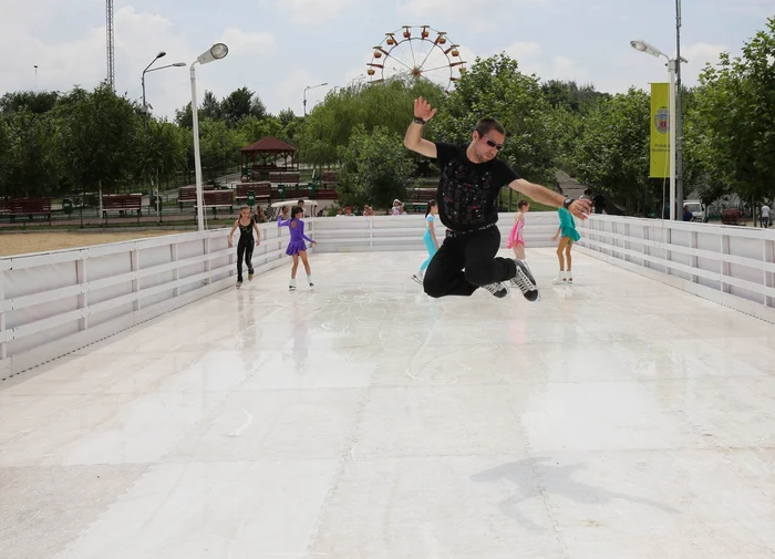 
    Patinoarul sintetic din Parcul Lumea Copiilor e deschis de luni până duminică  