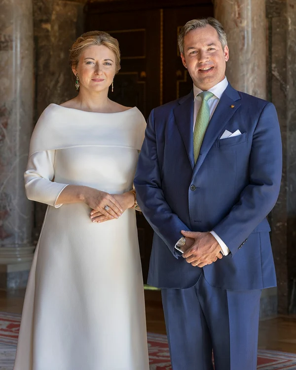 Prințul Guillaume și Prințesa Stephanie a Luxemburgului, noi portrete regale, Foto Kary Barthelmey (n°1) ; Christian Aschman (n°2) (2) jpg