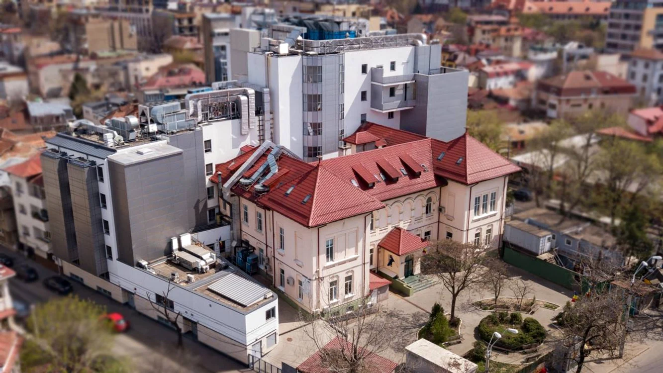 
    Ultimul apel a durat două ore  