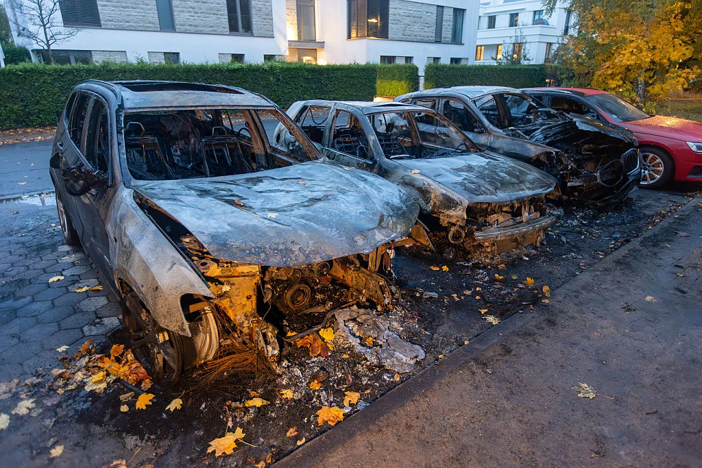 Un parlamentar german, amenințat cu moartea după ce i-a fost incendiată mașina: „Trebuie să-l urmez pe Charlie Kirk în iad”