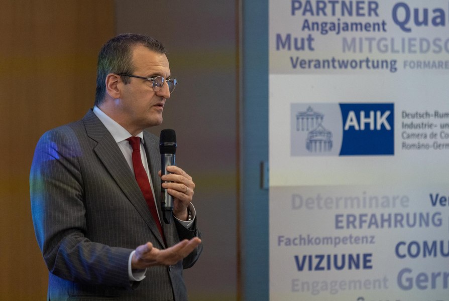 Un profesor universitar îl acuză pe George Simion de incitare la ură. „O călătoare a început să urle, după ce m-a zărit”