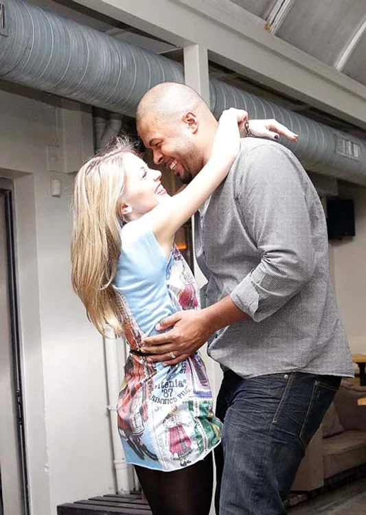 Andreea are 1,6 metri, iar Cabral este cu 40 cm mai înalt (Foto: Acasă TV)