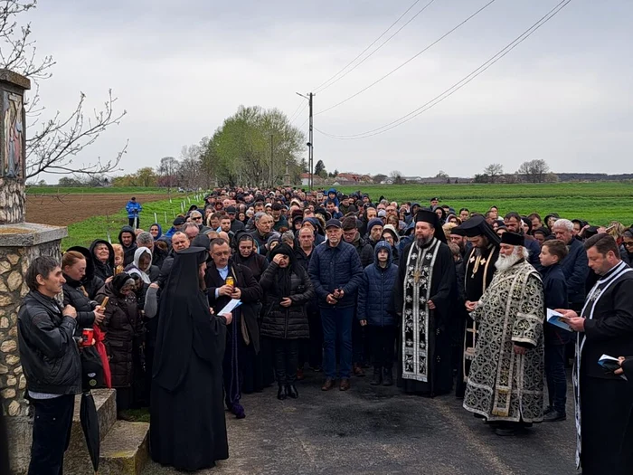 An de an credincioșii participă la Drumul Crucii FOTO Arhiepiscopia Aradului 