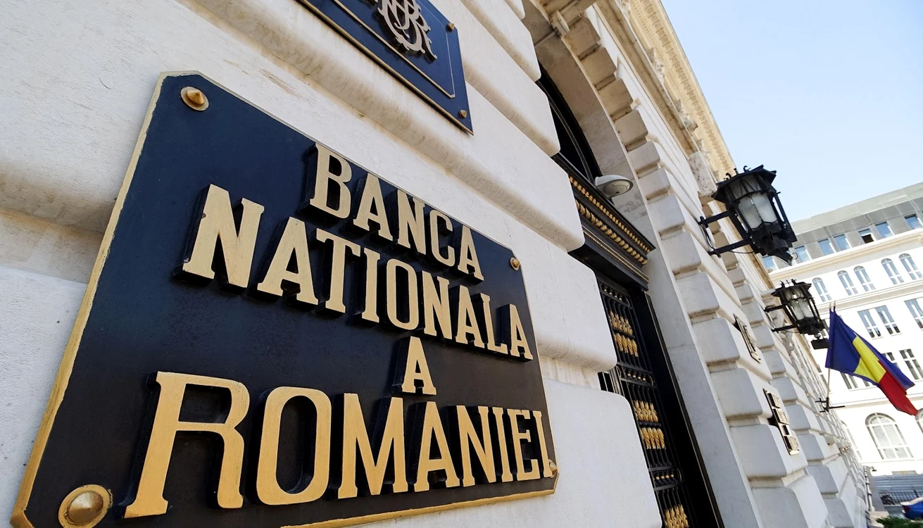 Sigla BNR pe clădirea în care funcționează instituția
