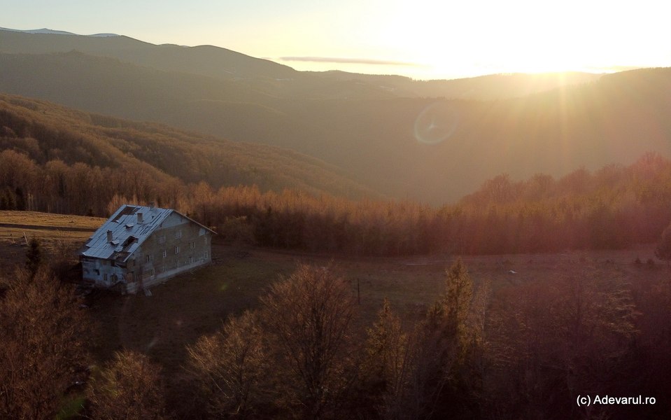 Prislop, locul de poveste uitat în Munții Șureanu. Cum arată acum fosta stațiune de schi care atrăgea mii de turiști în anii '60   