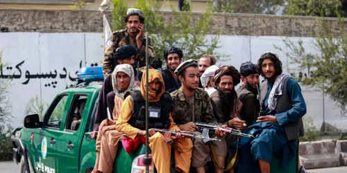 Talibanii patrulează prin Kabul 23 septembrie 2021 FOTO EPA-EFE