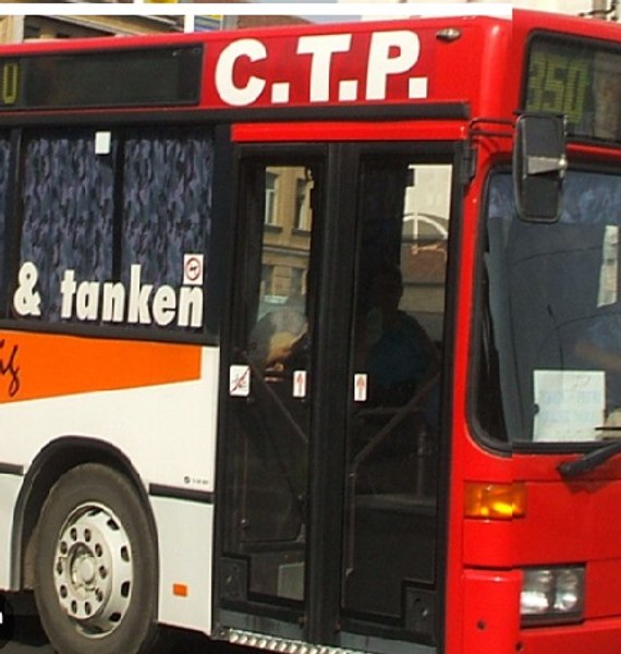  Tânără lovită și jignită de un șofer de autobuz deoarece nu a vrut să plătească biletul la suprapreț 