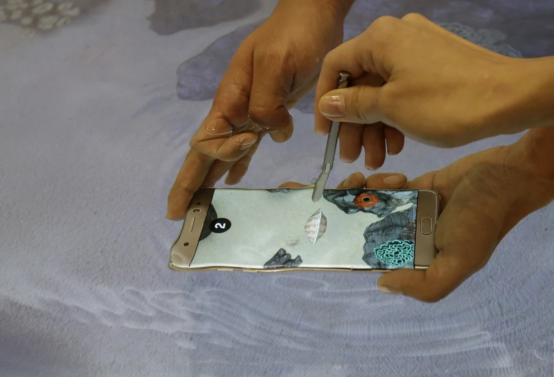 telefon scufundat în apă