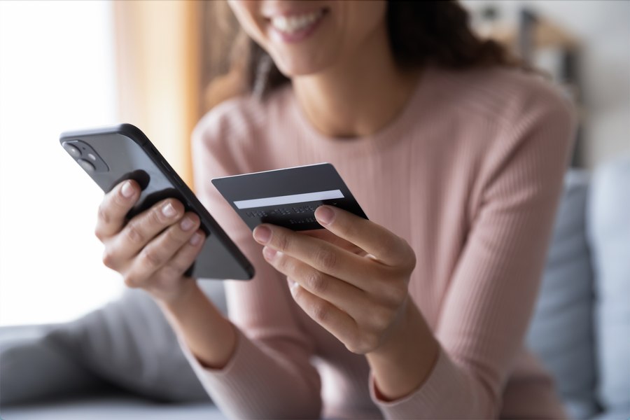Mastercard și Visa încheie un acord de 30 de miliarde de dolari pentru comisioanele cardurilor