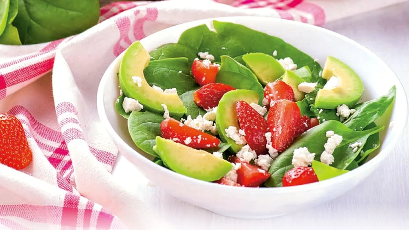 salata de vara cu capsuni si spanac jpg