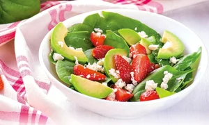 salata de vara cu capsuni si spanac jpg