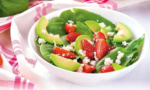 salata de vara cu capsuni si spanac jpg