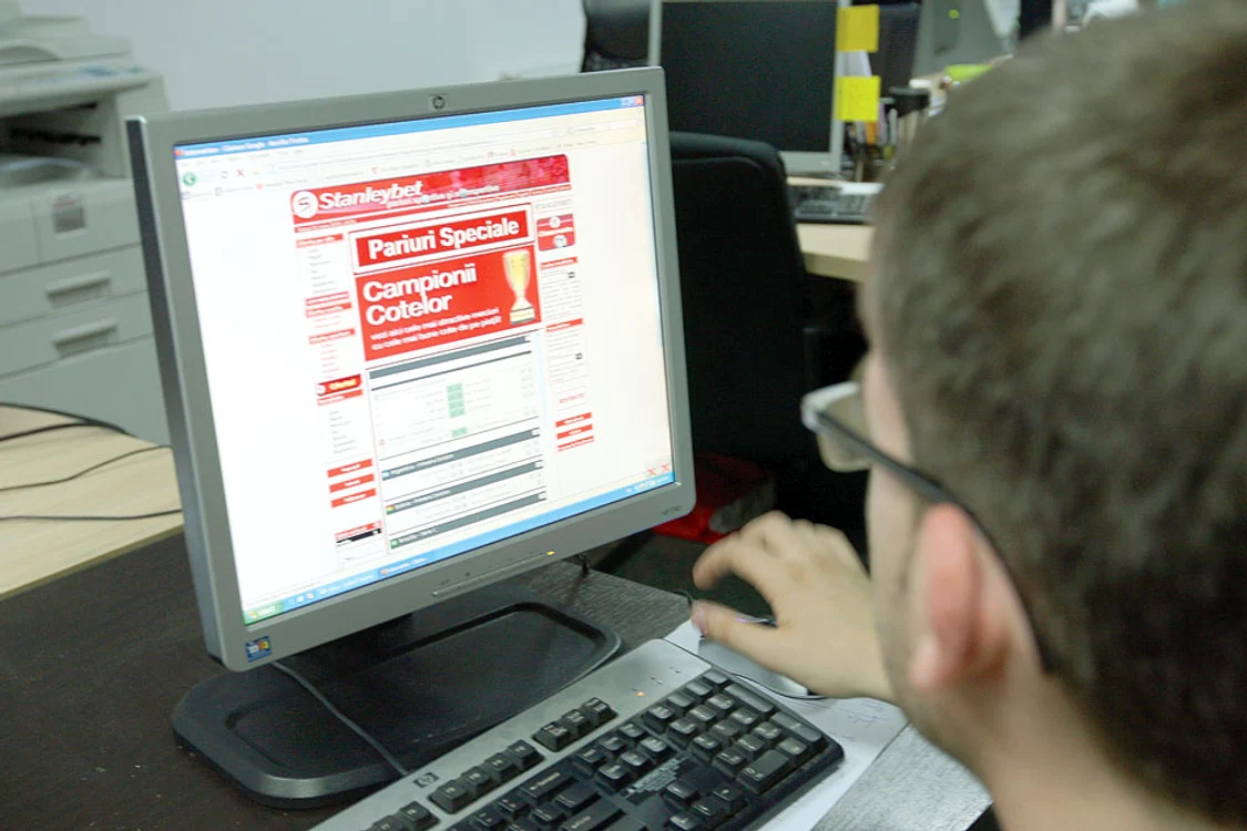 Circa 200 de români au fost amendaţi pentru că au jucat pe site-uri fără licenţă