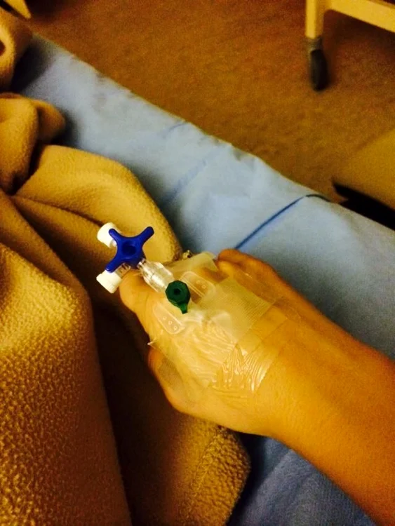 Bruneta a stat o noapte internată în clinica din Atena