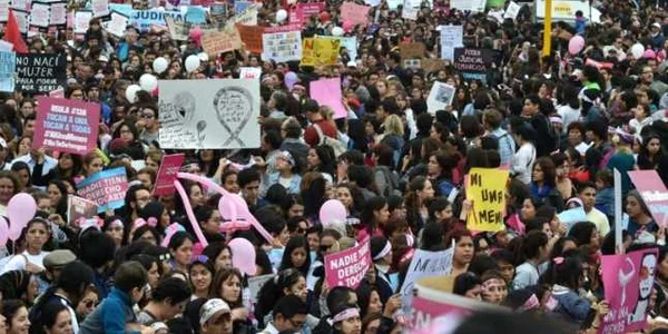 Manifestatie impotriva violentei femeilor la Lima