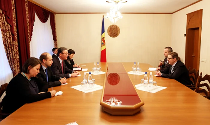 Preşedintele Parlamentului, Igor Corman şi
şeful Delegaţiei UE în Republica Moldova, Pirkka Tapiola FOTO:parlament.md