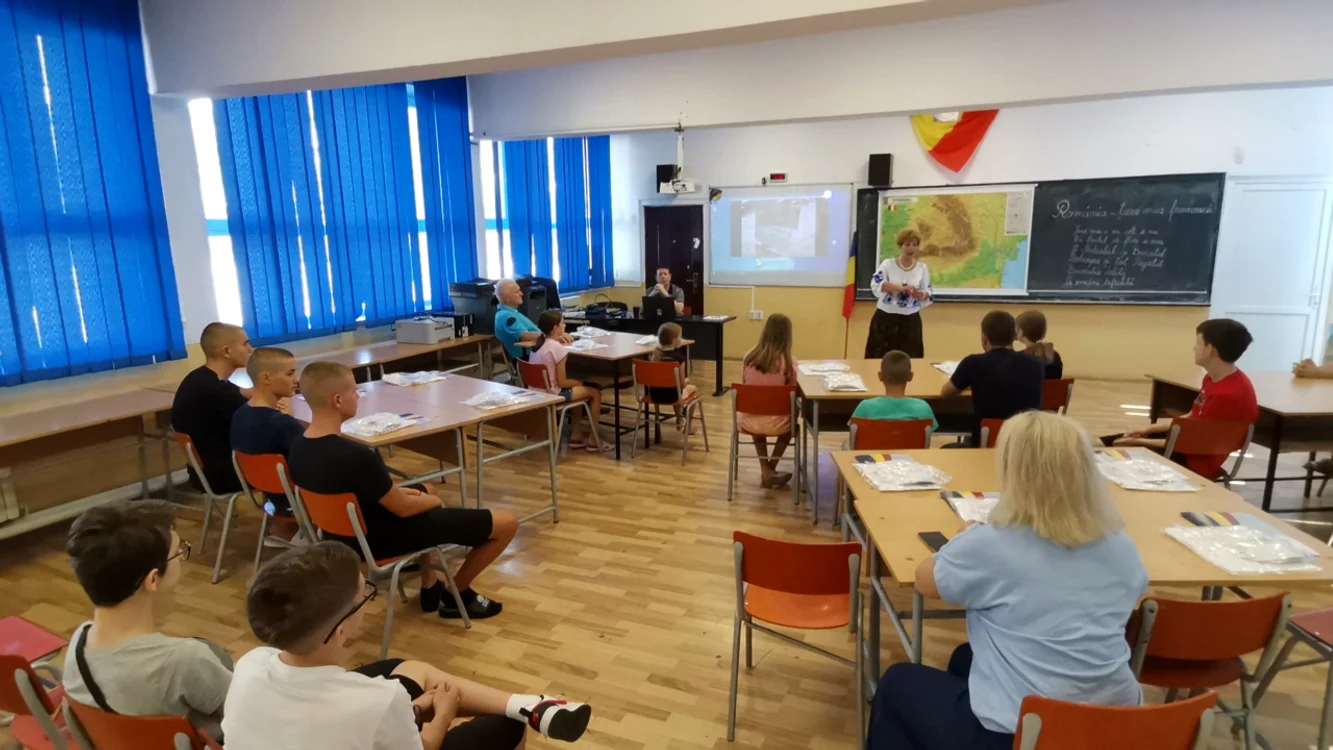 Cursuri de limba română la Slatina pentru copiii românilor din Serbia. Sursa Dalia Cârstea