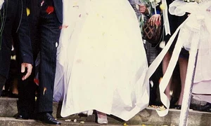3 ana birchall martyn la iesirea din biserica jpeg