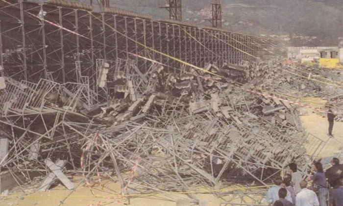 Nu mai tropăiţi! Se dărâmă stadionul! jpeg