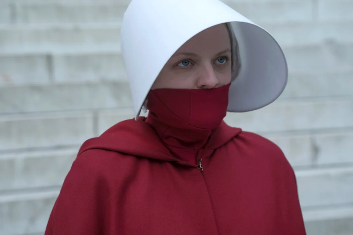 povestea slujitoarei handmaid tale 