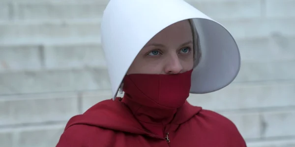 povestea slujitoarei handmaid tale 