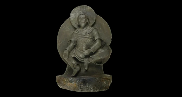 Statuia „Omul de fier” a fost sculptată într-un meteorit.