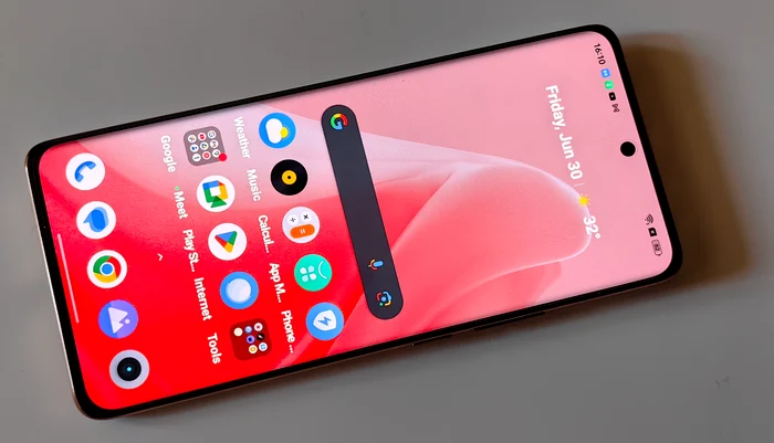 realme 11 Pro+ 5G. FOTO Adrian Pogîngeanu