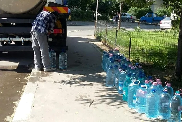 Apă potabilă cu cisterna la Galaţi FOTO Costel Crângan