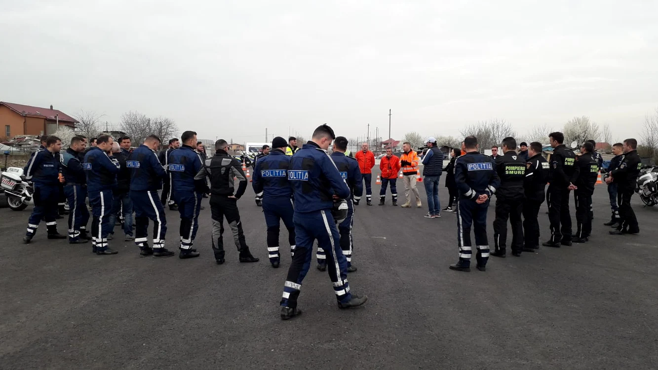 Polițiștii au participat la o ședință în care au aflat cum se va desfășura antrenamentul