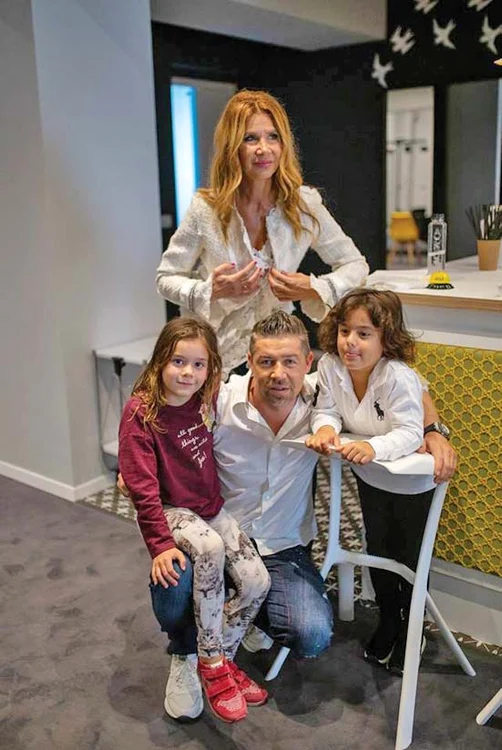 Mara şi Dana s-au împăcat de dragul copiilor
