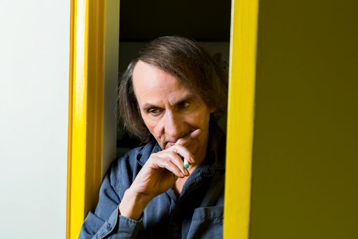 Michel Houellebecq, poet, romancier, eseist și regizor - portret