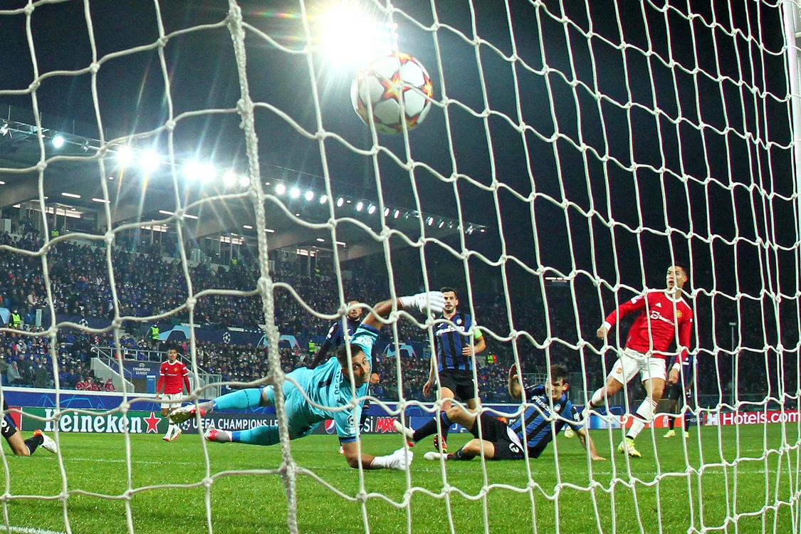 
    Cristiano Ronaldo o menține pe Manchester United pe locul 1 în grupa de Liga CampionilorFoto: EPA-EFE  