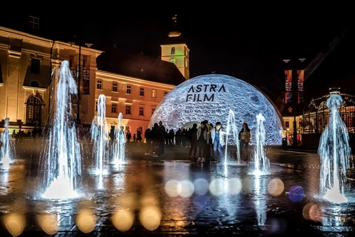 Domul 360 din centrul Sibiului noaptea