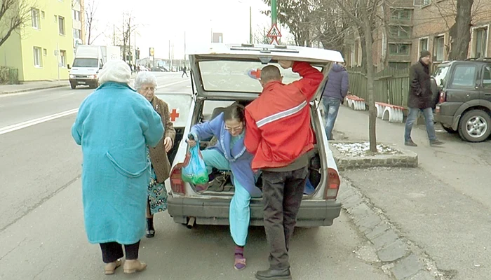 Pacienţii, ţinuţi în  portbagaj precum  sacii de cartofi