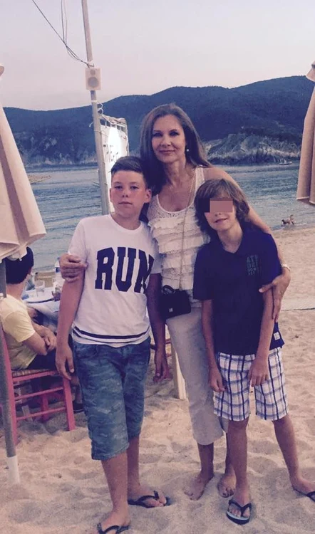 Romanița Iovan, alături de fiul ei, Albert, și de un prieten al acestuia