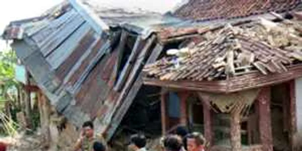 Aproape 1000 de oameni au murit în cutremurul din insula indoneziană Sumatra
