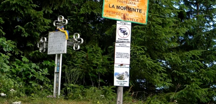 Locul luptei din Ceahlău este adus în actualitate, spre neuitare, de o cruce. FOTO: traseemontane.ro