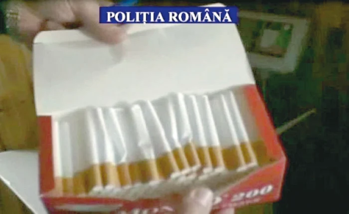 În locuinţa din Neamţ  s-a găsit un aparat  special pentru  înfăşurat tigări