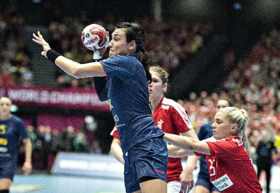 
    Cristina Neagu a marcat 15 goluri contra DanemarceiFOTO: AFP  