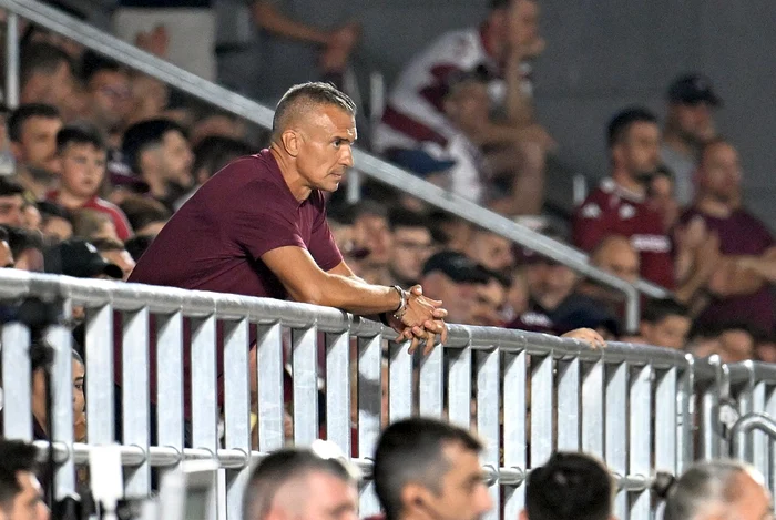 Daniel Pancu a protestat după o întrerupere a meciului cu Dinamo (Foto: sportpictures)