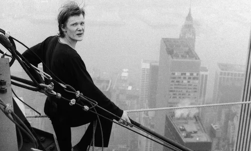 Philippe Petit, funambulul care a traversat distanța dintre turnurile gemene jpeg