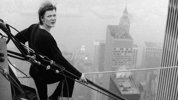 Philippe Petit, funambulul care a traversat distanța dintre turnurile gemene jpeg